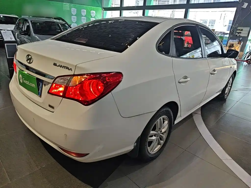 Hyundai Elantra — миниатюра 7