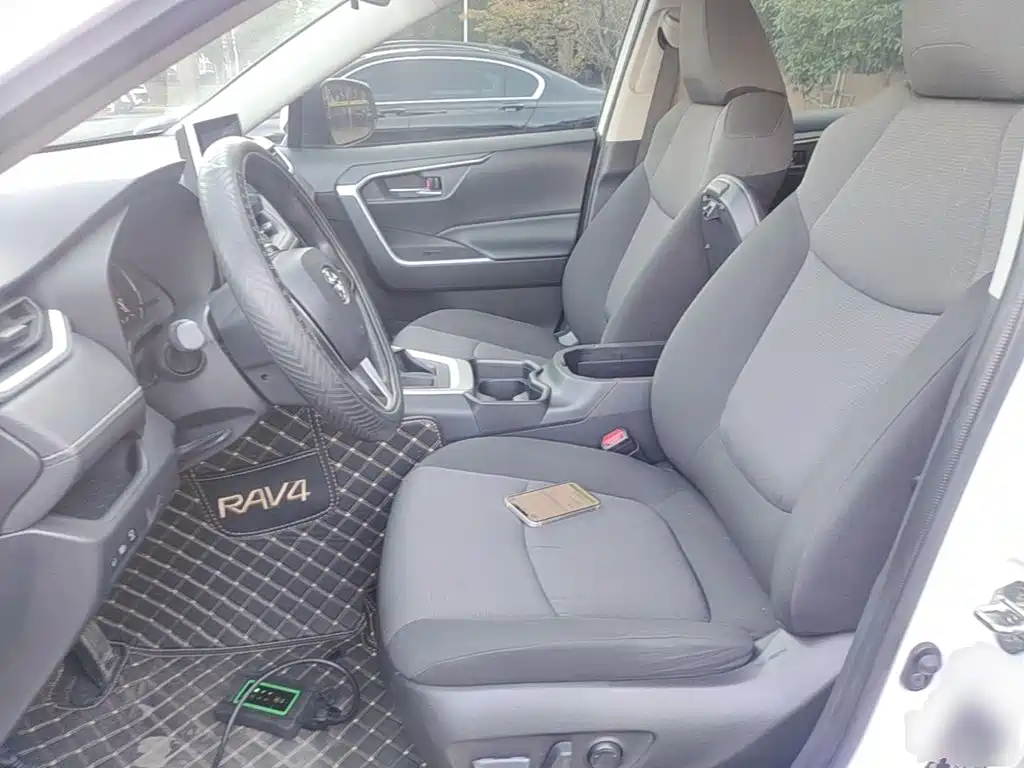 Toyota RAV4 — миниатюра 15