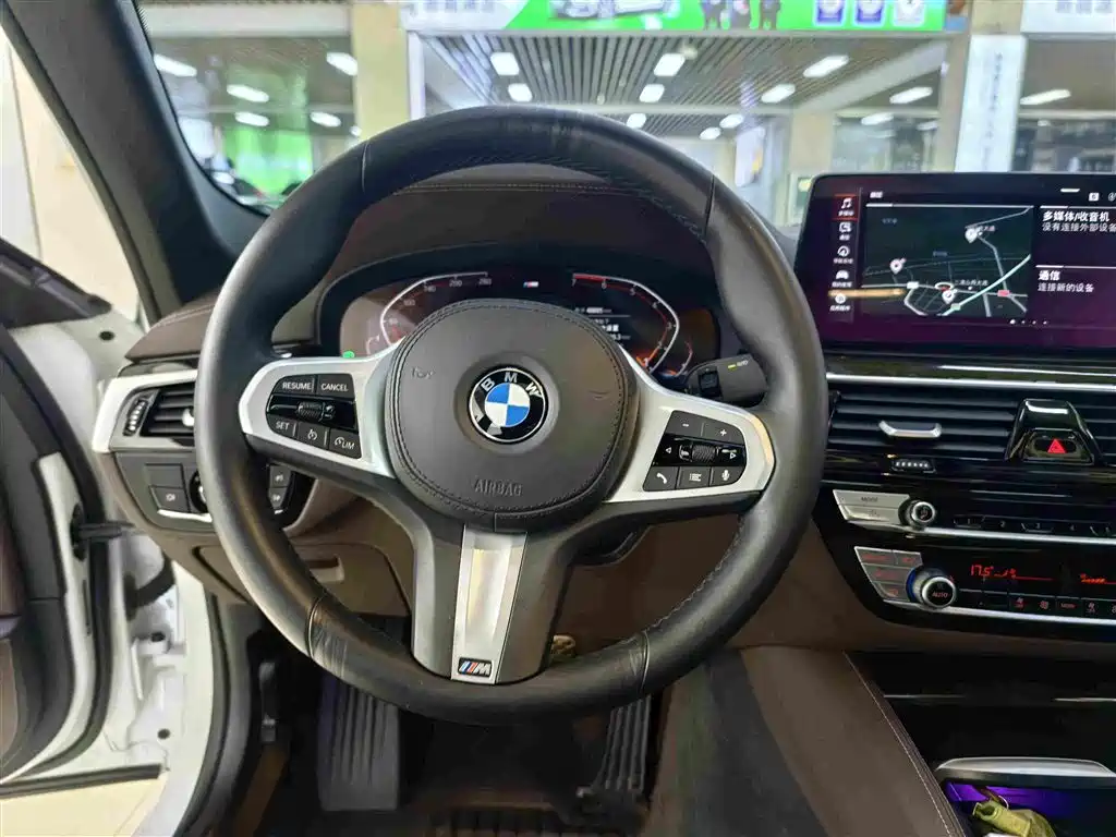 BMW 5 Series — миниатюра 12