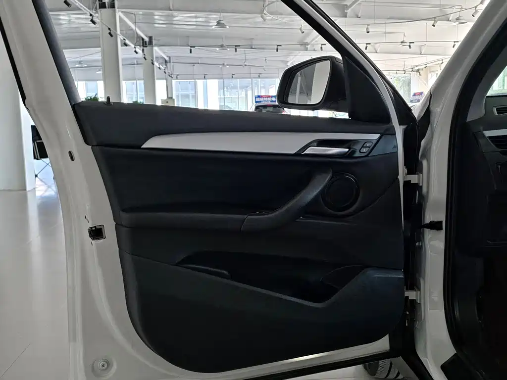 BMW X1 — миниатюра 10
