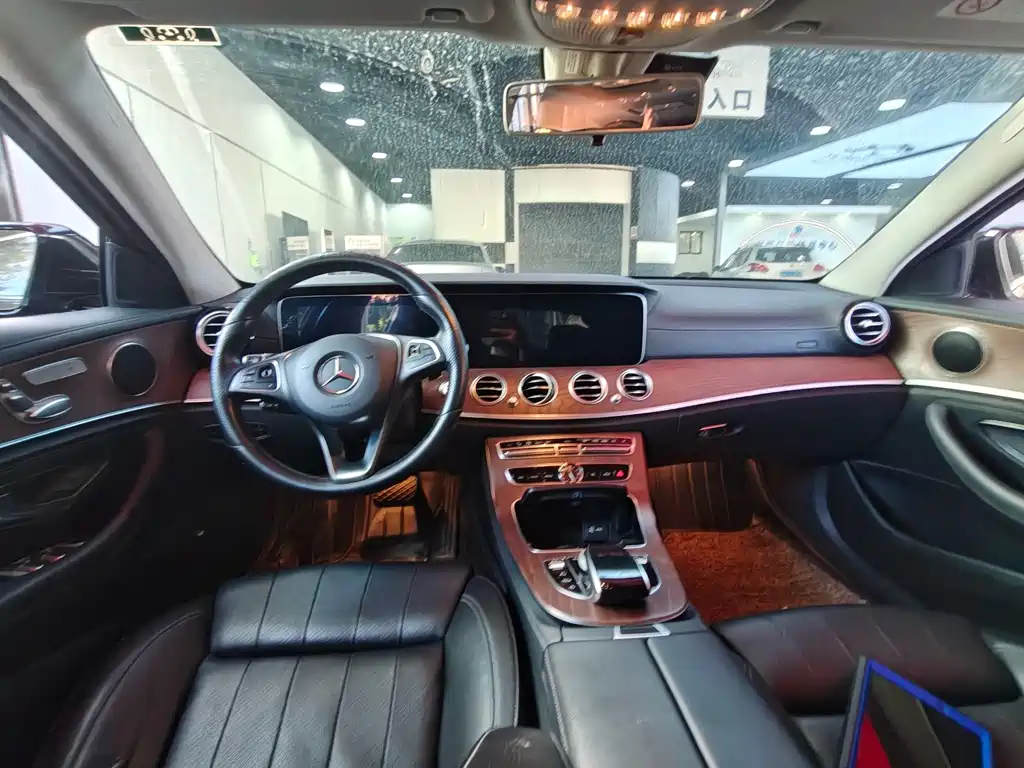 Mercedes-Benz E-Class — миниатюра 5