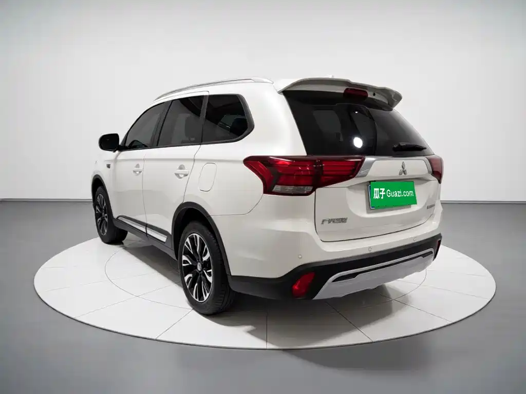 Mitsubishi Outlander — миниатюра 4