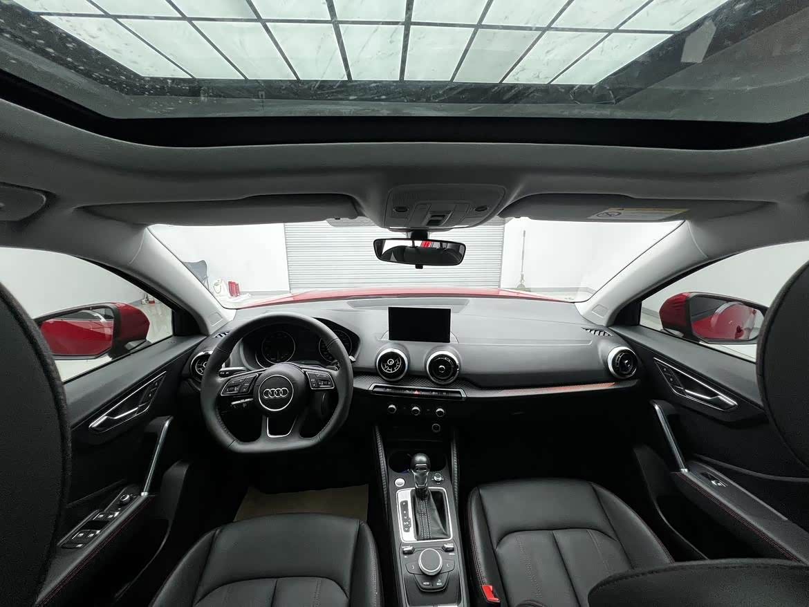 Audi Q2L 1.4 л 2021 г. красный/фиолетовый, пробег 10000 км