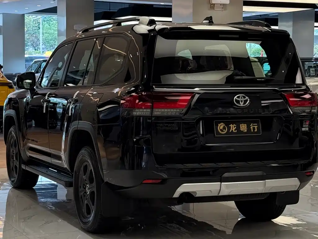 Toyota Land Cruiser LC300 2025 3.3T