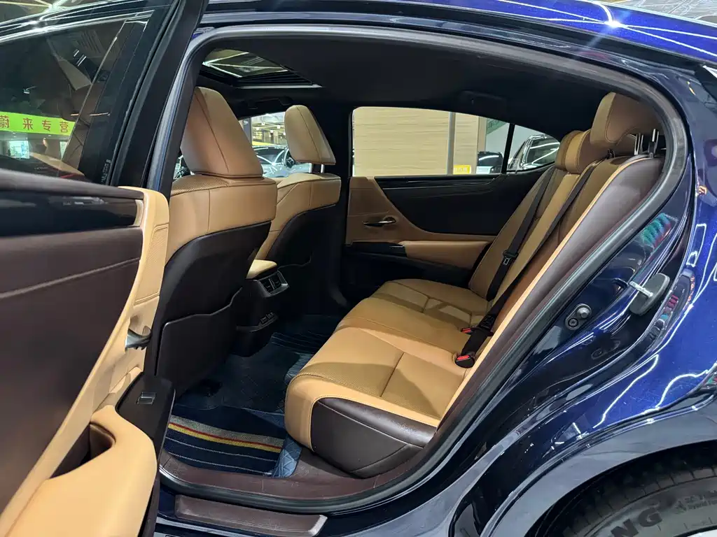 Lexus ES — миниатюра 10