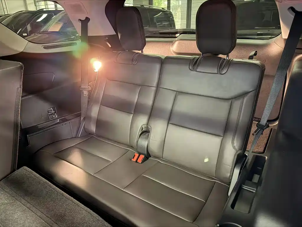 Ford Explorer — миниатюра 11