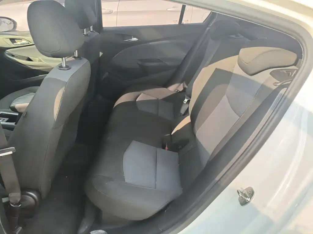 Chevrolet Cruze — миниатюра 17