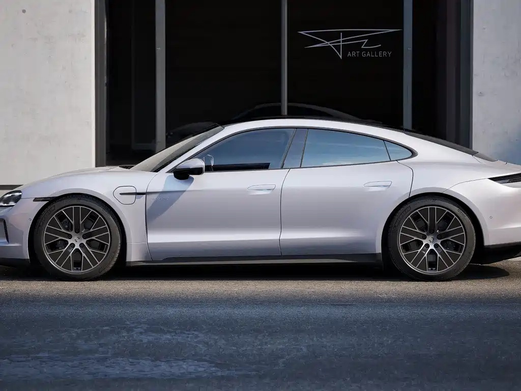 Porsche Taycan — миниатюра 3