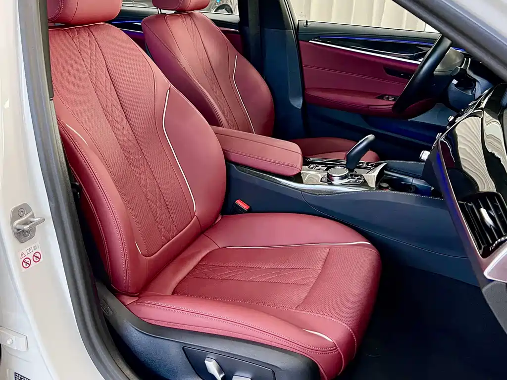 BMW 5 Series — миниатюра 7