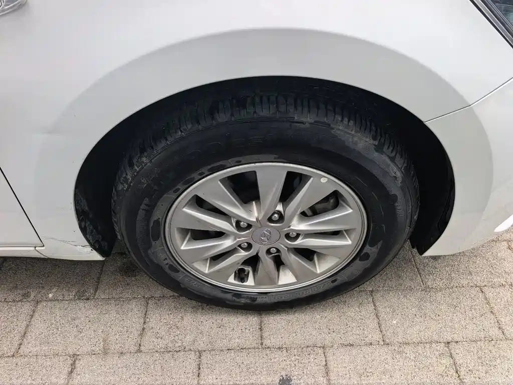 Hyundai Elantra - фото 13