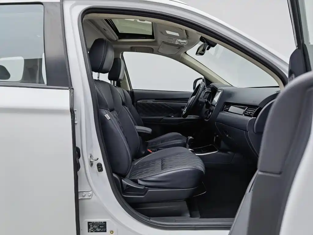 Mitsubishi Outlander — миниатюра 23