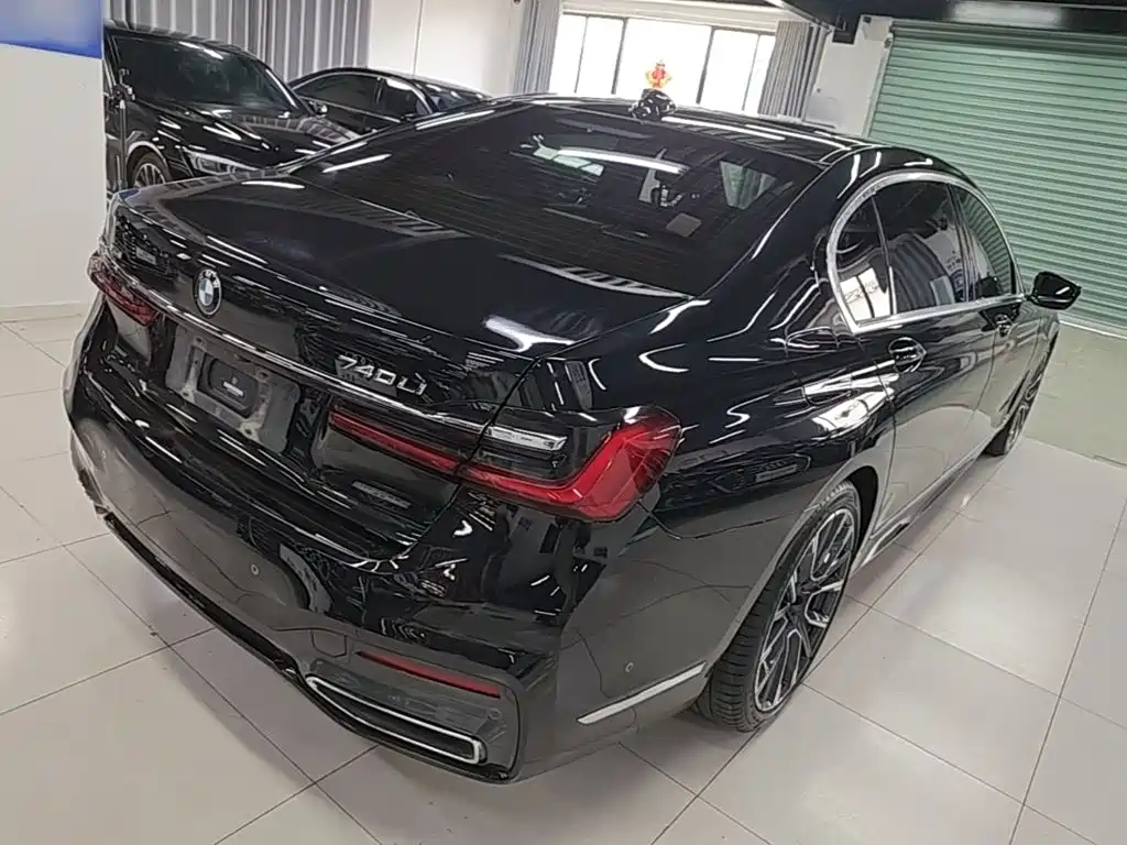 BMW 7 Series — миниатюра 7