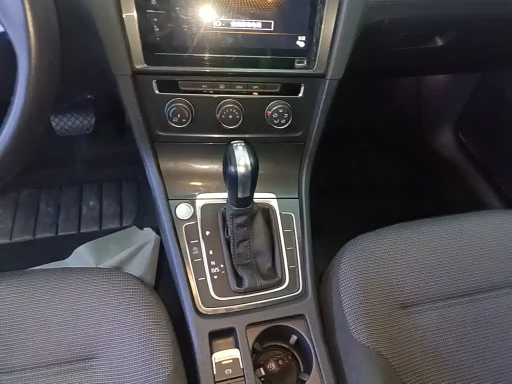 Volkswagen Golf — миниатюра 14