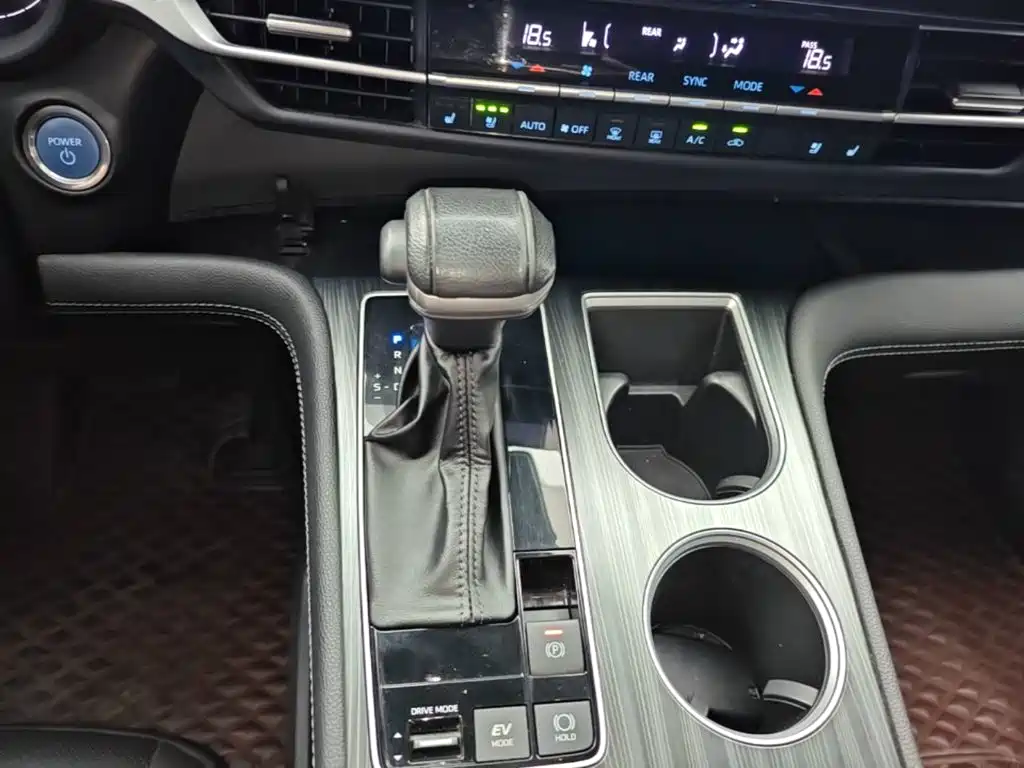 Toyota Sienna — миниатюра 14