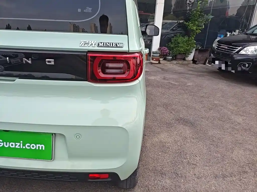 Wuling MINIEV — миниатюра 8