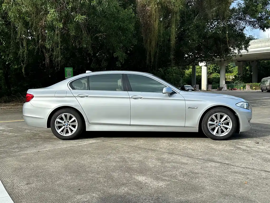 BMW 5 Series 5 2011 523Li Lead