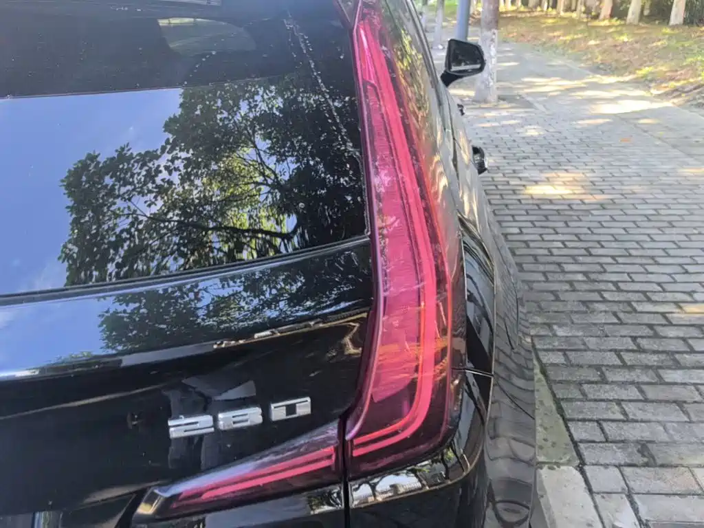 Cadillac XT4 — миниатюра 8