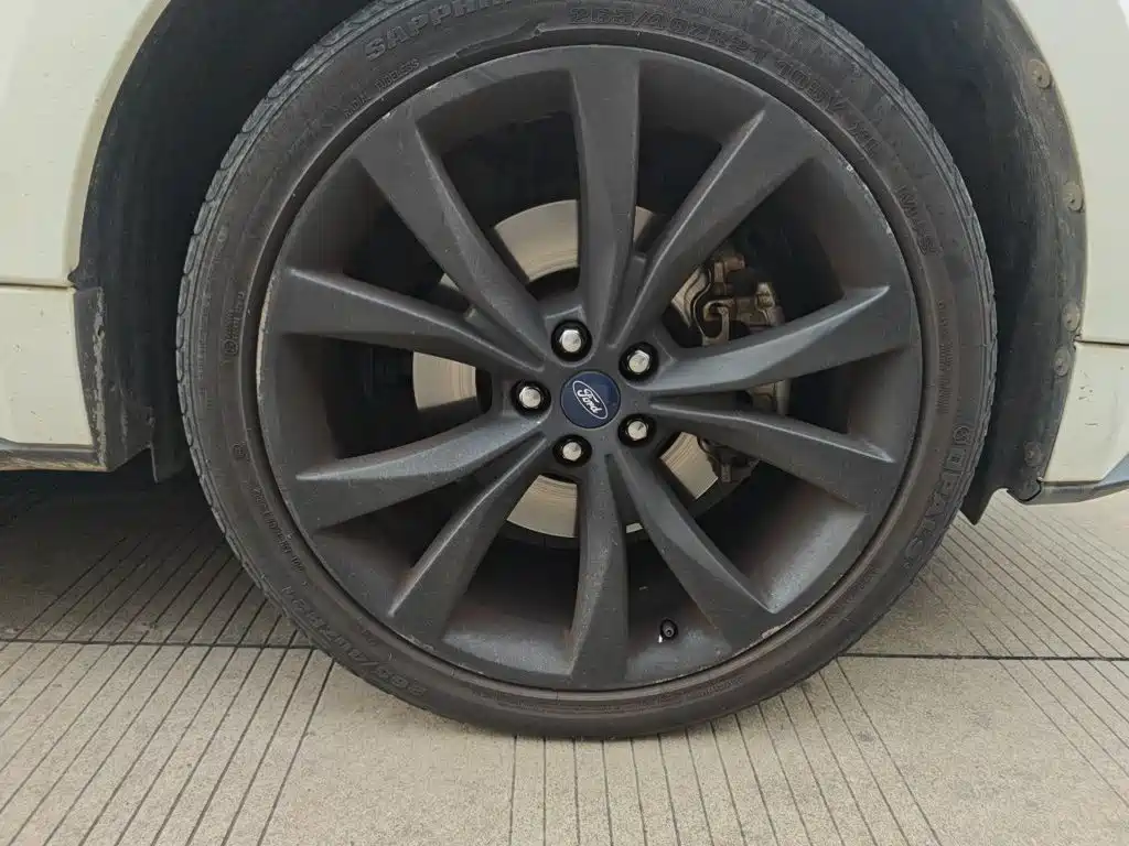 Ford Edge — миниатюра 8