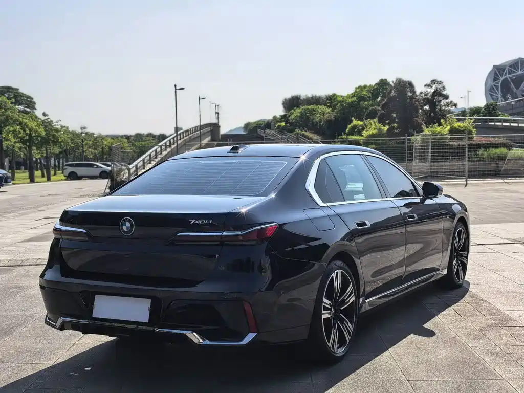 BMW 7 Series — миниатюра 4