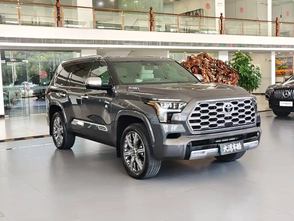 Toyota Sequoia — миниатюра 2