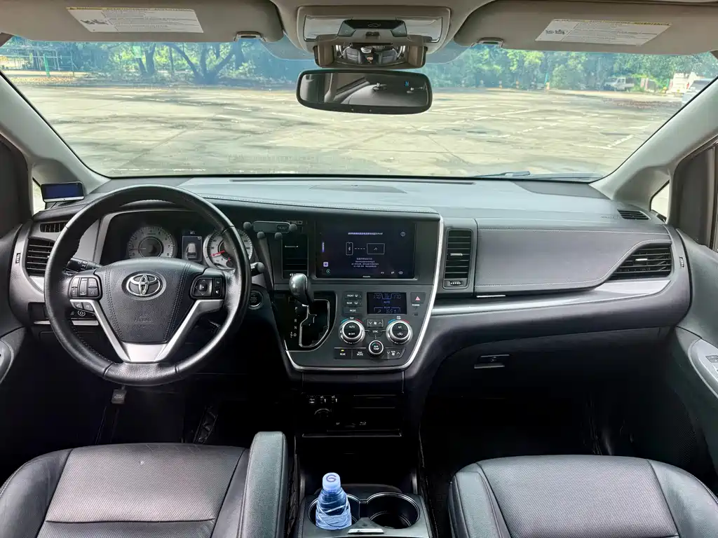 Toyota Sienna — миниатюра 11