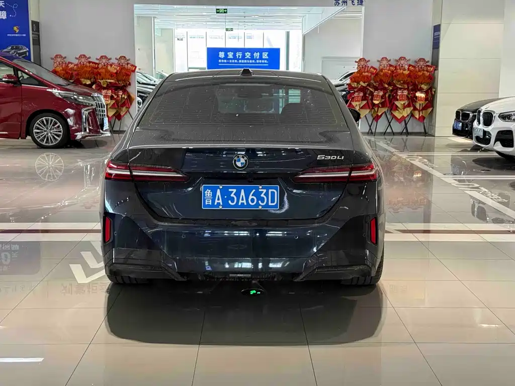 BMW 5 Series — миниатюра 8
