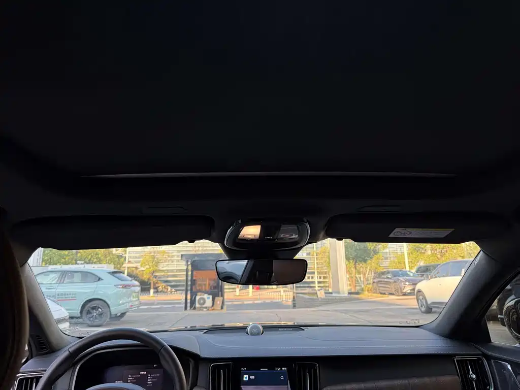 Volvo S90 — миниатюра 14