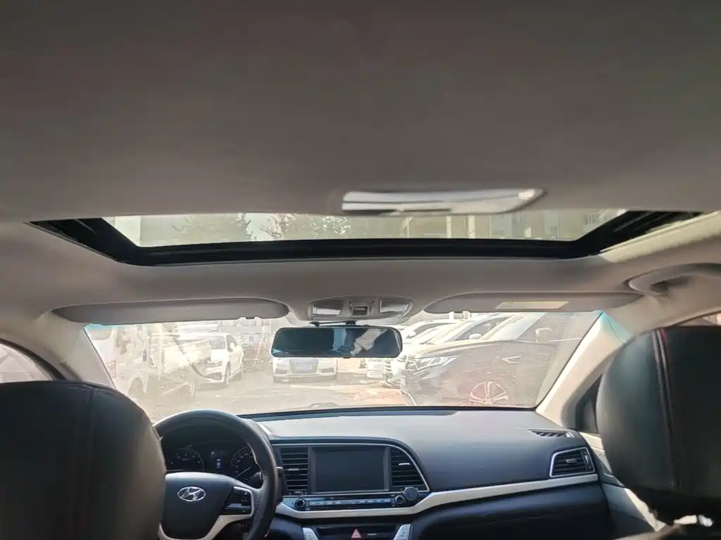 Hyundai Elantra — миниатюра 18