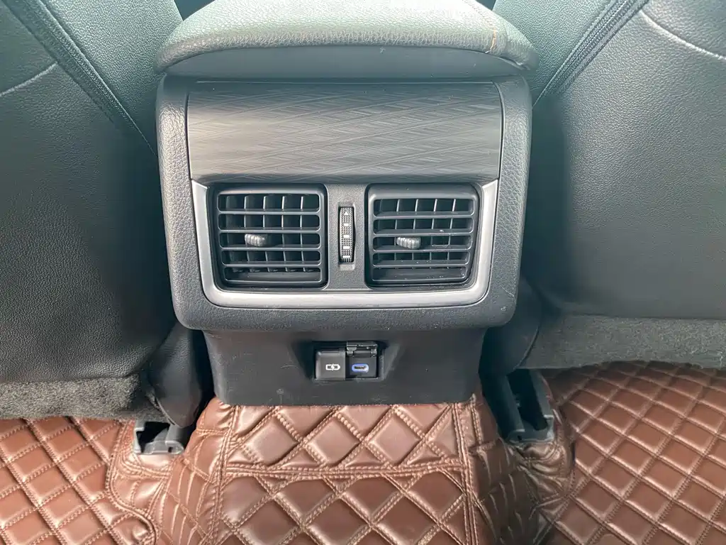 Toyota Camry — миниатюра 17