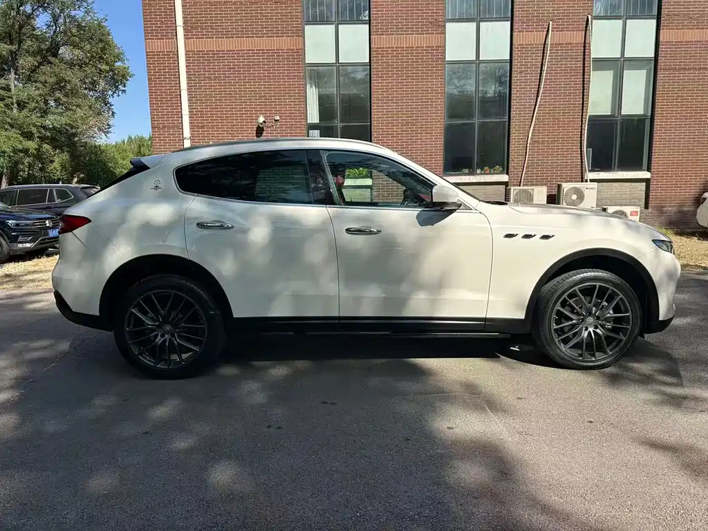 Maserati Levante — миниатюра 8