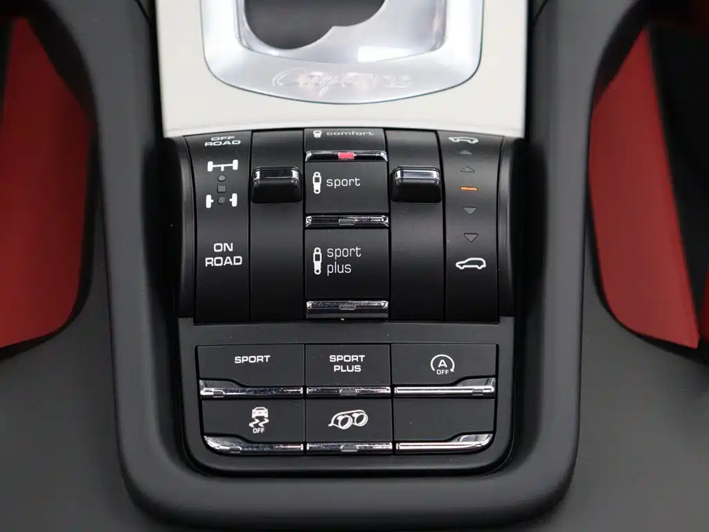 Porsche Cayenne — миниатюра 22