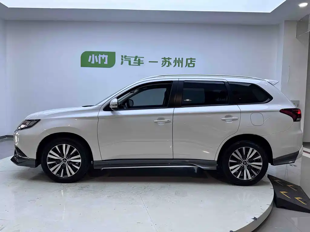 Mitsubishi Outlander — миниатюра 6