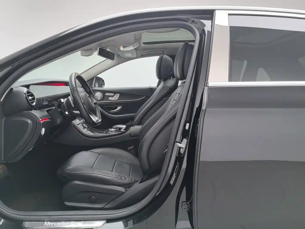 Mercedes-Benz E-Class — миниатюра 10