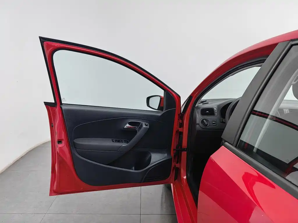 Volkswagen Polo — миниатюра 8