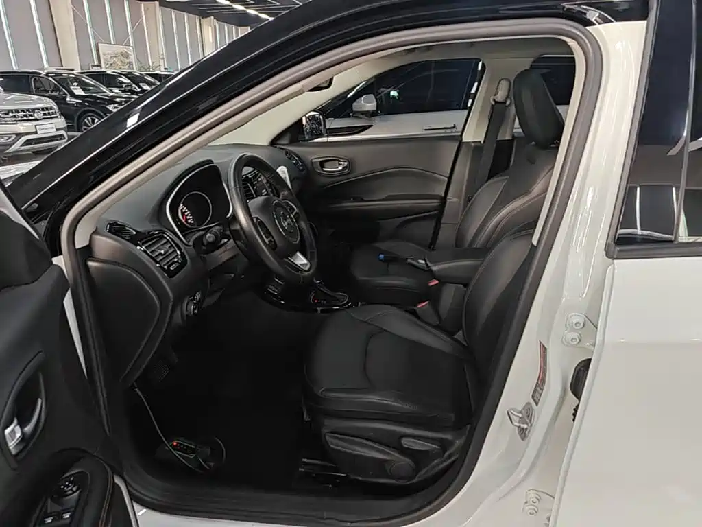 Jeep Compass — миниатюра 16
