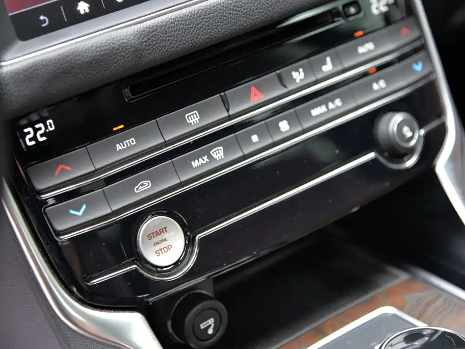 Jaguar XFL — миниатюра 14