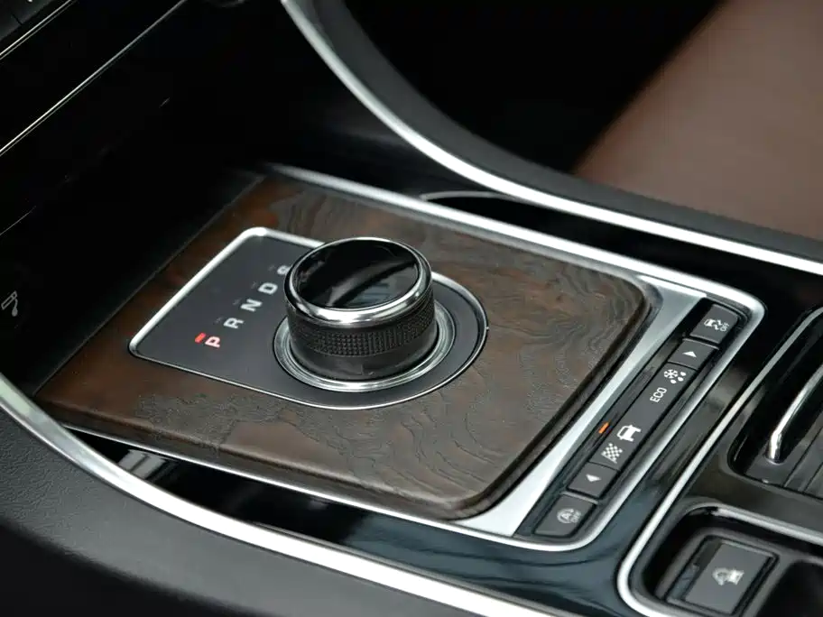 Jaguar XFL — миниатюра 7
