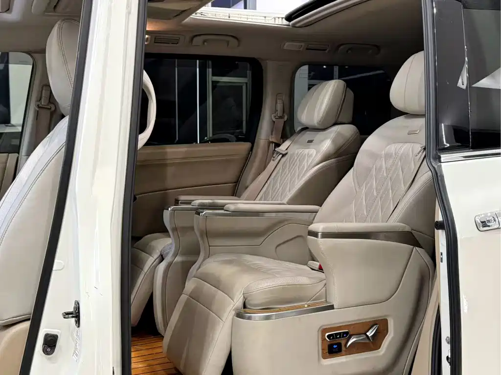 Nissan Quest — миниатюра 6