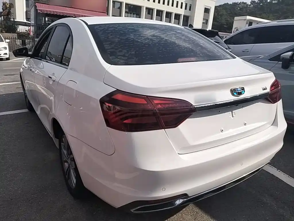 Geely Emgrand — миниатюра 5