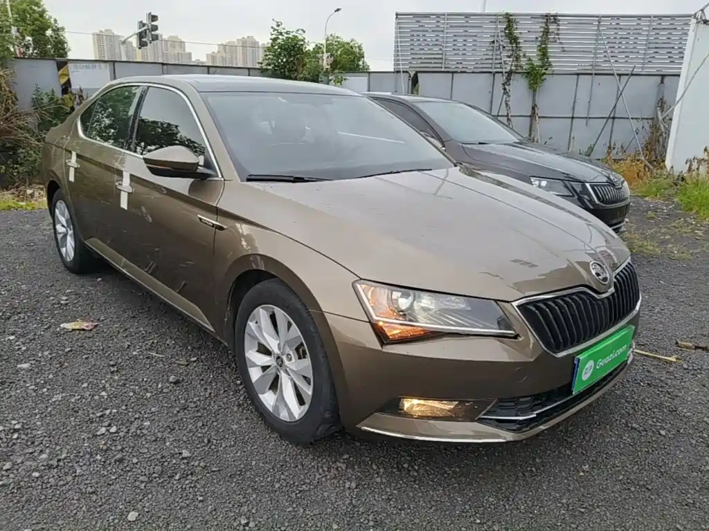 Skoda Superb — миниатюра 4