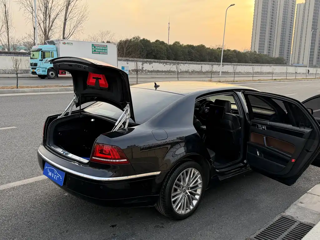 Volkswagen Phaeton — миниатюра 16