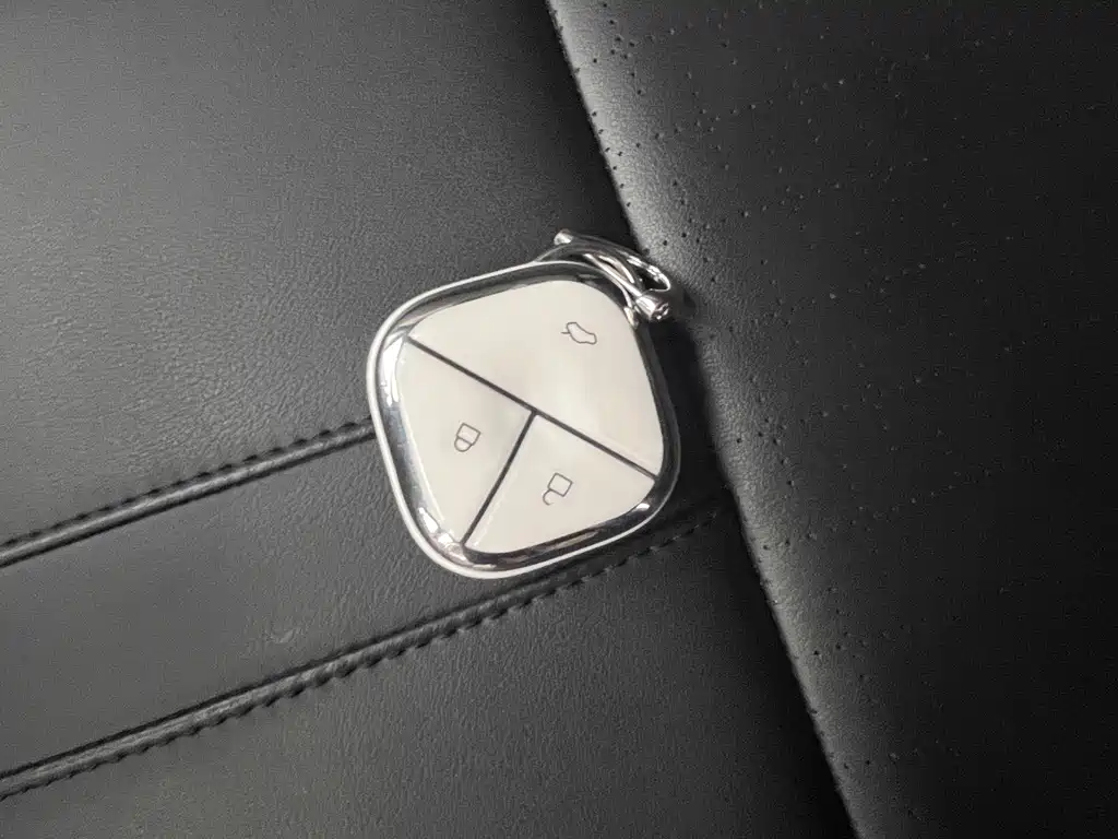 BAOJUN YUE ALSO PLUS