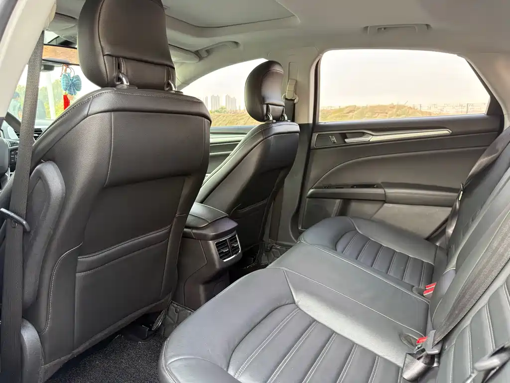 Ford Mondeo — миниатюра 6
