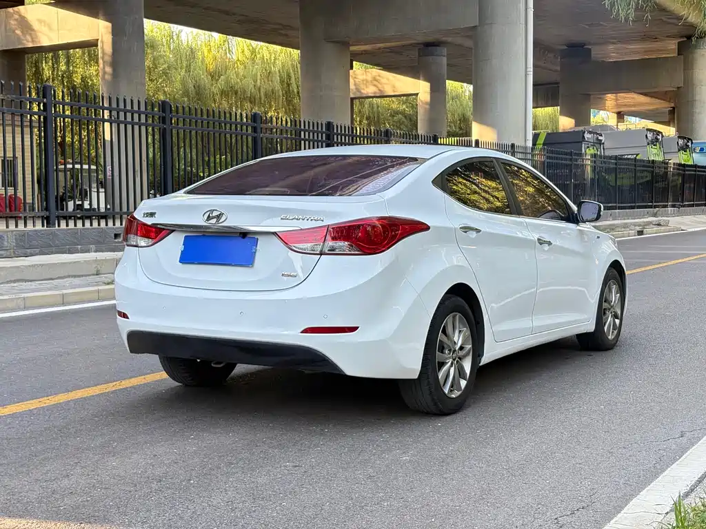Hyundai Elantra Langdong — миниатюра 6