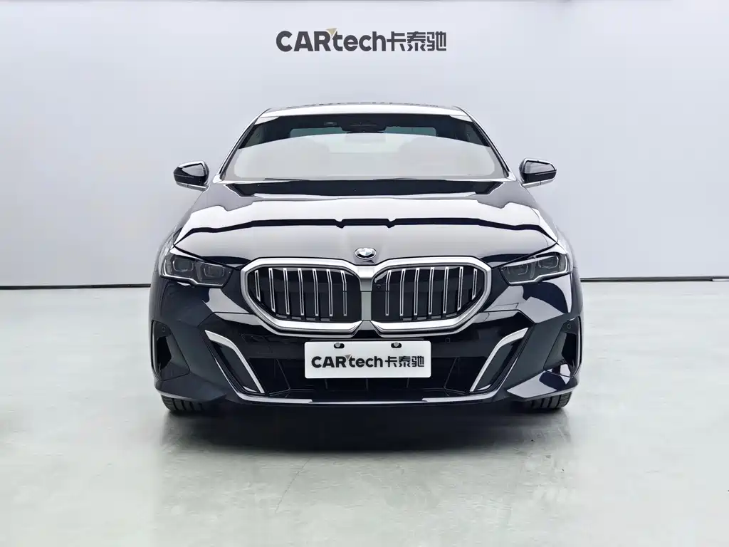 BMW 5 Series — миниатюра 2