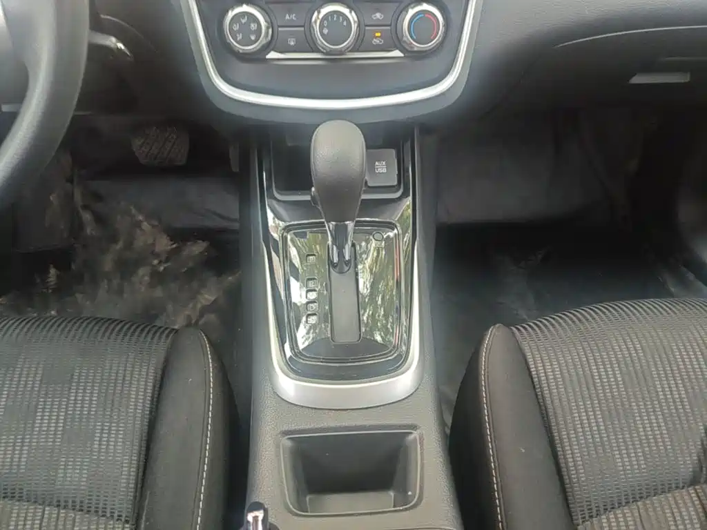 Nissan Tiida — миниатюра 14