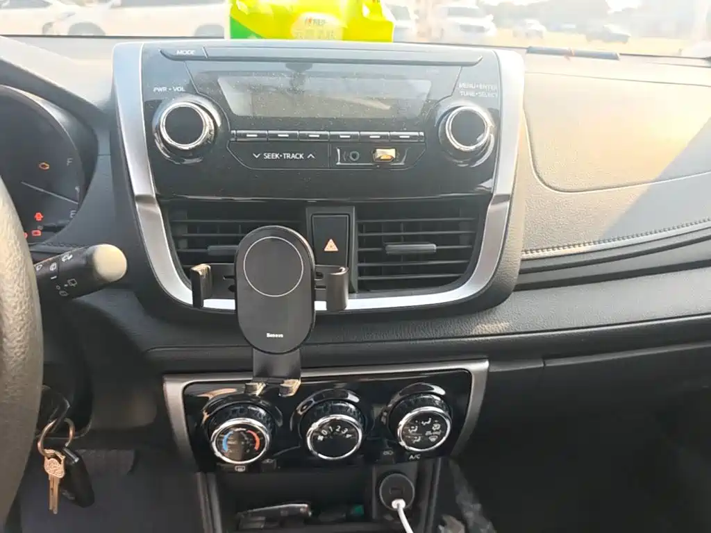 Toyota Yaris L — миниатюра 13