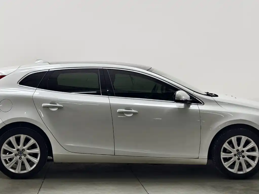 Volvo V40 — миниатюра 8