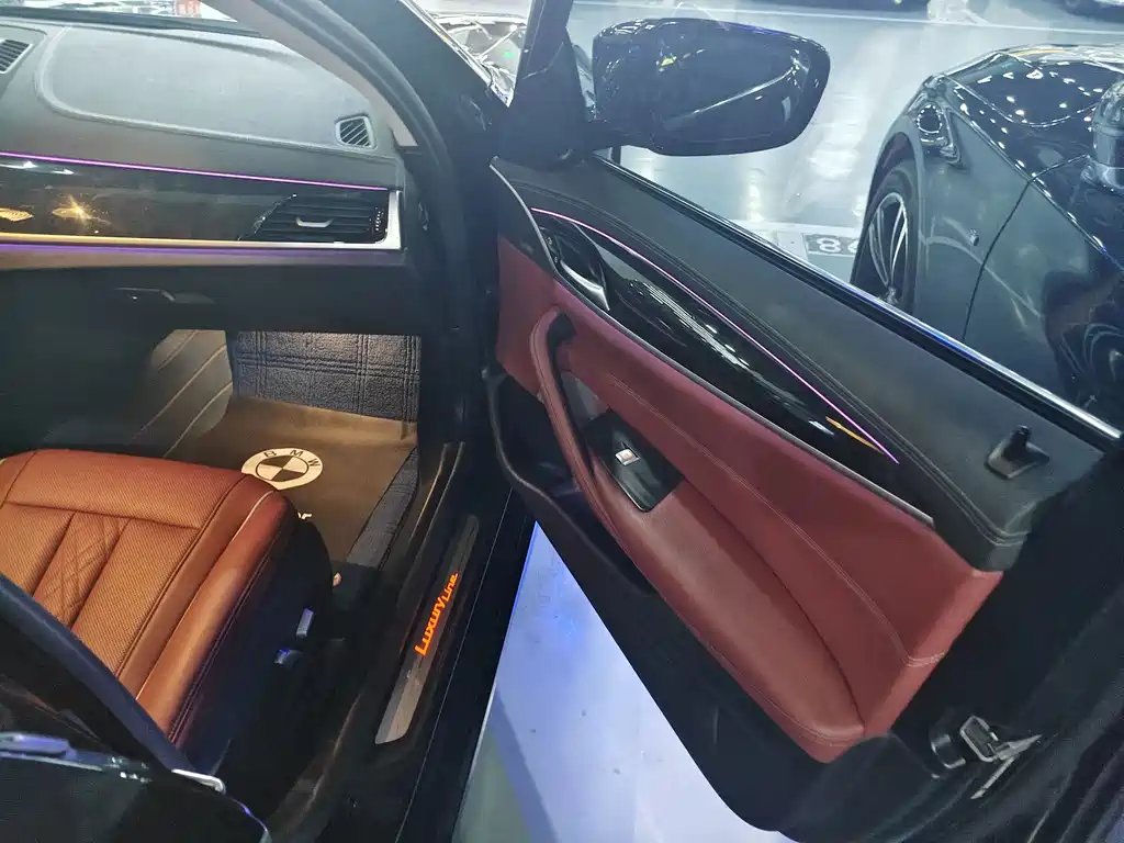 BMW 5 Series — миниатюра 21