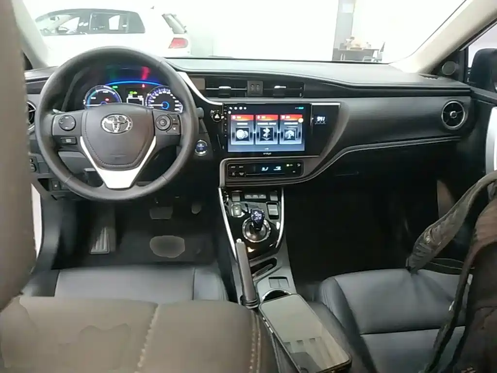 Toyota Corolla Hybrid — миниатюра 10